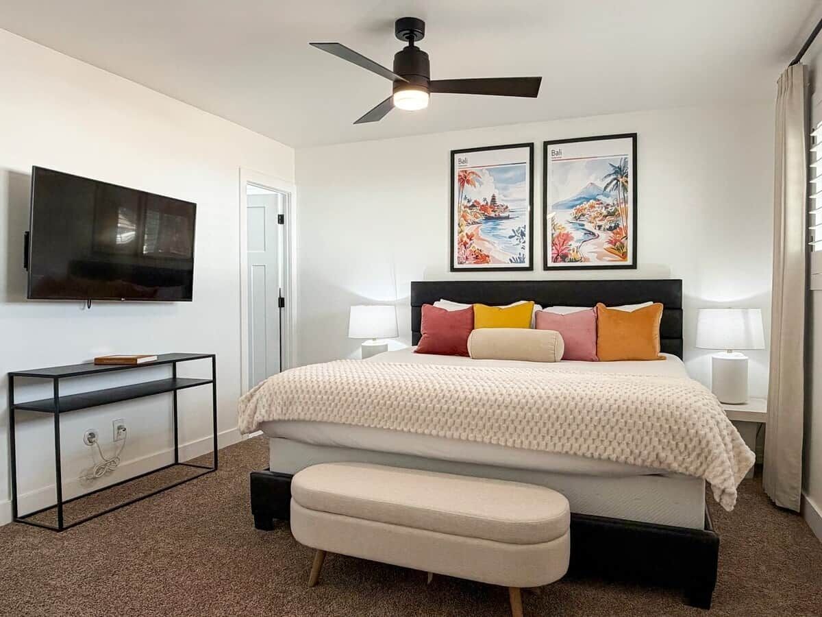 4 bedrooms, desk, iron/ironing board, WiFi (free)