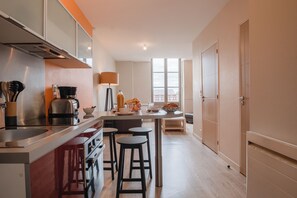 Private kitchen - Le Doumer - Centre-ville - Petfriendly (Château-Gontier-sur-Mayenne)