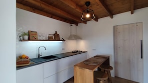 Kaffetrakter/tekoker, kjøleskap, mikrobølgeovn og ovn