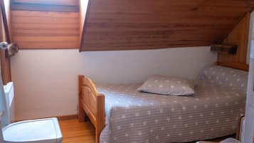3 bedrooms, iron/ironing board, travel cot