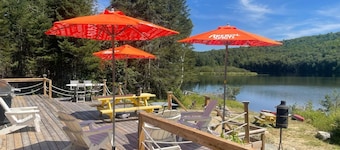 Beautifully Private Chalet in Sainte Anne du Lac! Perfect lake!