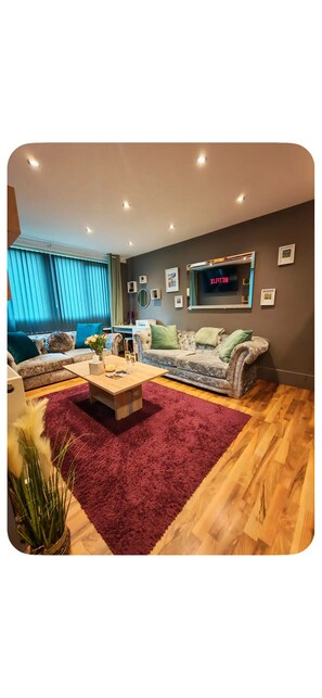 Living area - Etal Lane 2BR - Families & Contractors (Newcastle upon Tyne)