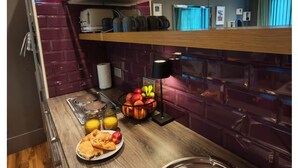 Private kitchen - Etal Lane 2BR - Families & Contractors (Newcastle upon Tyne)