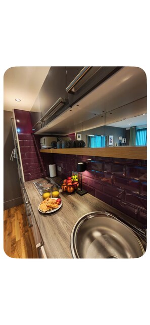 Private kitchen - Etal Lane 2BR - Families & Contractors (Newcastle upon Tyne)