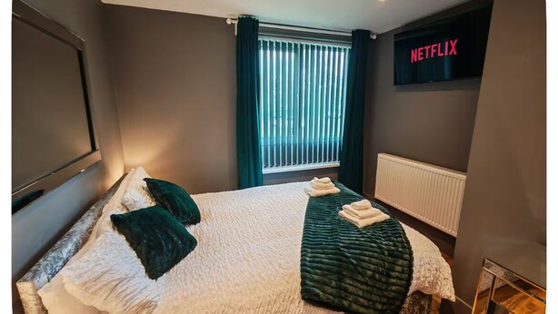 2 bedrooms, iron/ironing board, WiFi, bed sheets - Etal Lane 2BR - Families & Contractors (Newcastle upon Tyne)