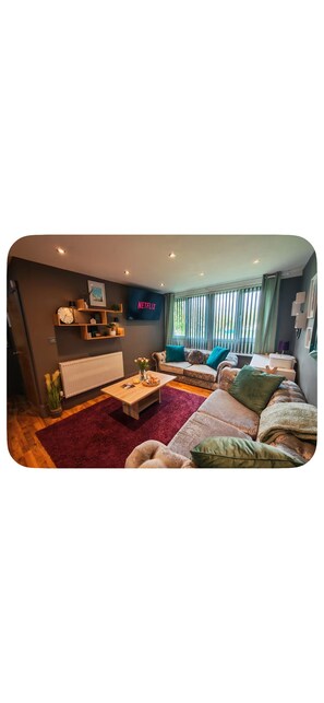 Living area - Etal Lane 2BR - Families & Contractors (Newcastle upon Tyne)