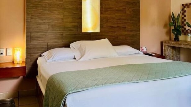 Quarto conforto, 1 cama King | Wi-Fi de cortesia