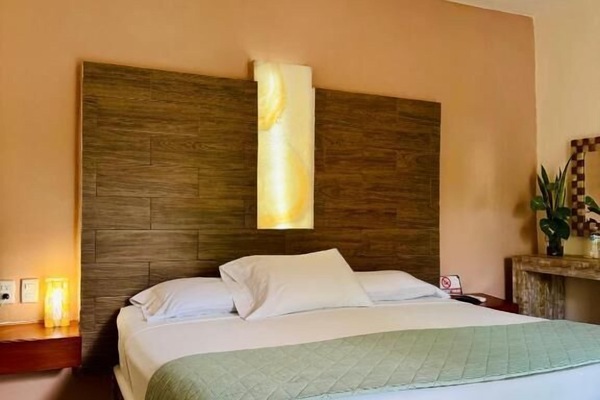 Comfort Room, 1 King Bed | WiFi (free)