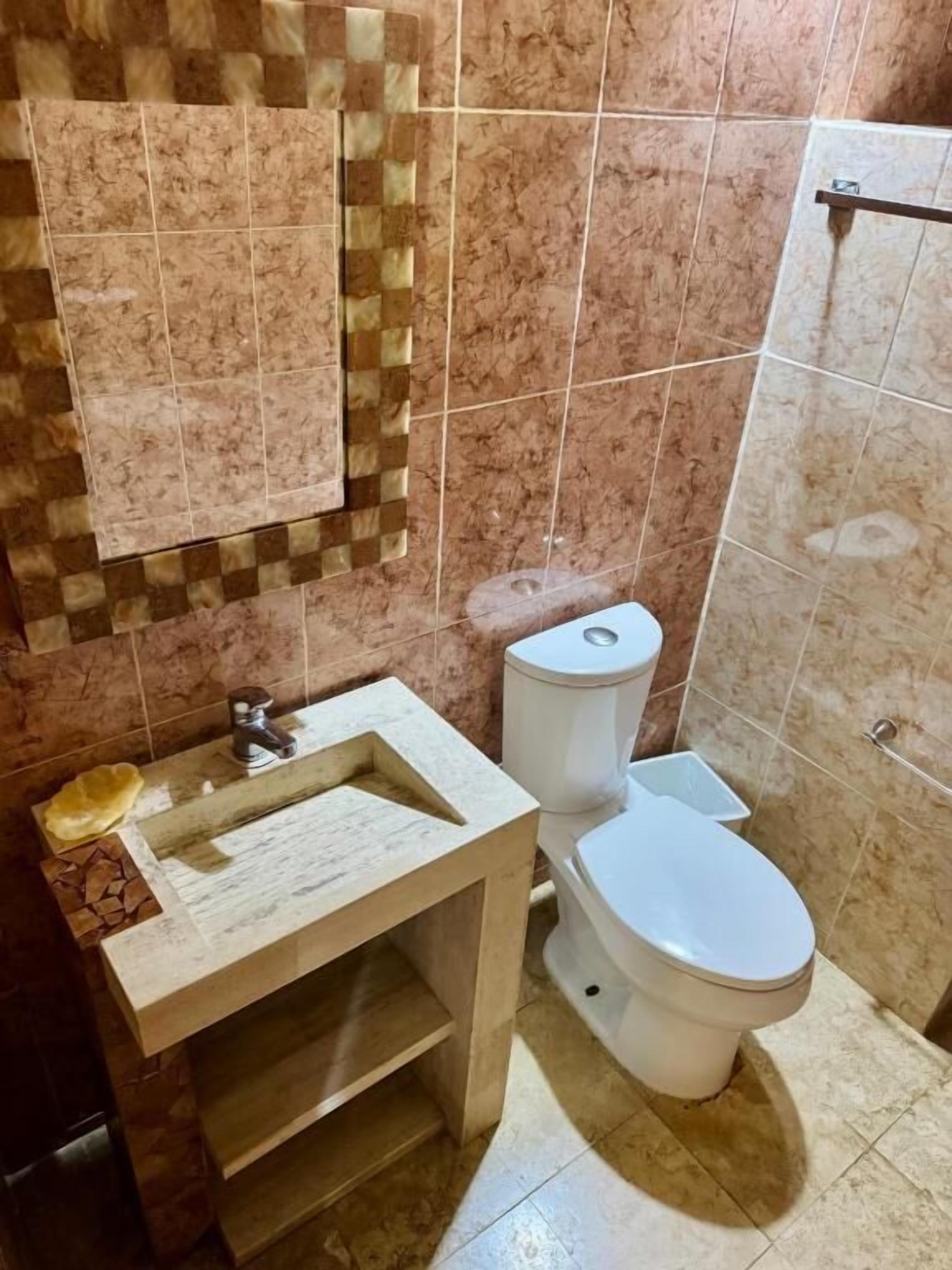 Shower, free toiletries, towels, shampoo