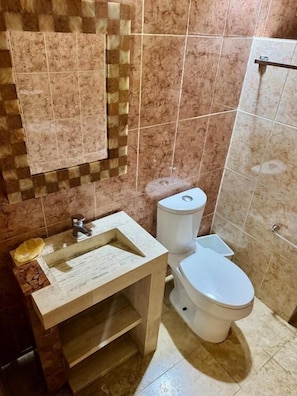 Shower, free toiletries, towels, shampoo