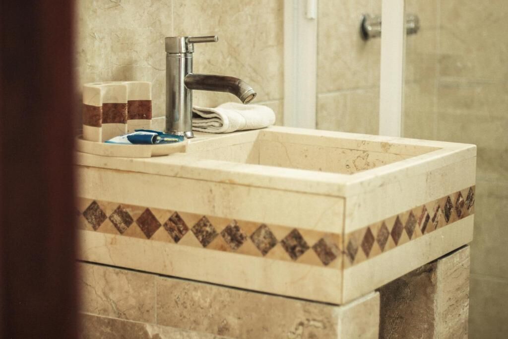 Basic Double Room | Bathroom
