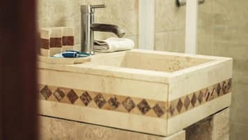 Basic Double Room | Bathroom