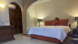 Basic Room | Blackout drapes, iron/ironing board, WiFi (free) - Hotel Maridelfi Restaurante & Bar (Tequisquiapan)