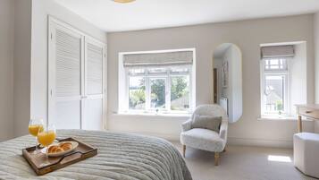 2 bedrooms, iron/ironing board, WiFi (free), bed sheets