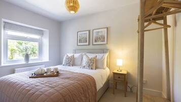 2 bedrooms, iron/ironing board, WiFi (free), bed sheets