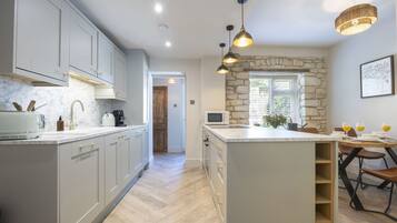 Coffee/tea maker, fridge, microwave, oven