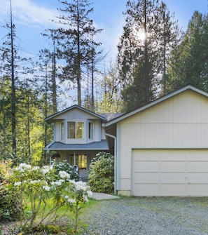Exterior - The Blue Barnacle: Relaxing Island Getaway with Fiber Internet! (Shelton)