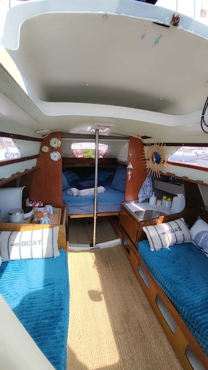 1 dormitorio, tabla de planchar con plancha, wifi y ropa de cama