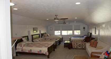 Equestrian Bunkhouse Sleeps 14 - 8 Beds, Corrals - Enterprise, Utah