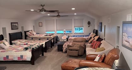 Equestrian Bunkhouse Sleeps 14 - 8 Beds, Corrals - Enterprise, Utah