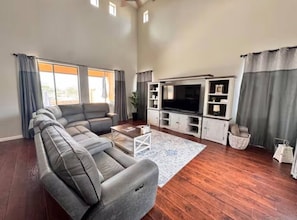 Living area - Saguara Sunset: Tranquil Private Pool Oasis (Maricopa)