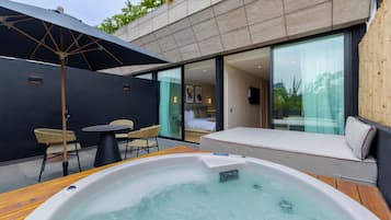Superior Studio Suite, Hot Tub | Private spa tub
