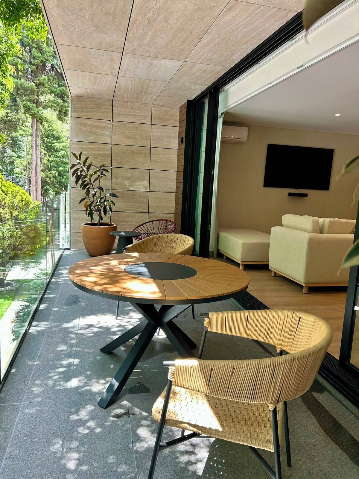 高级公寓, 阳台, 城市景观 | 室外用餐
