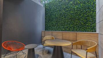 Apartamento premium, varanda | Terraço/pátio