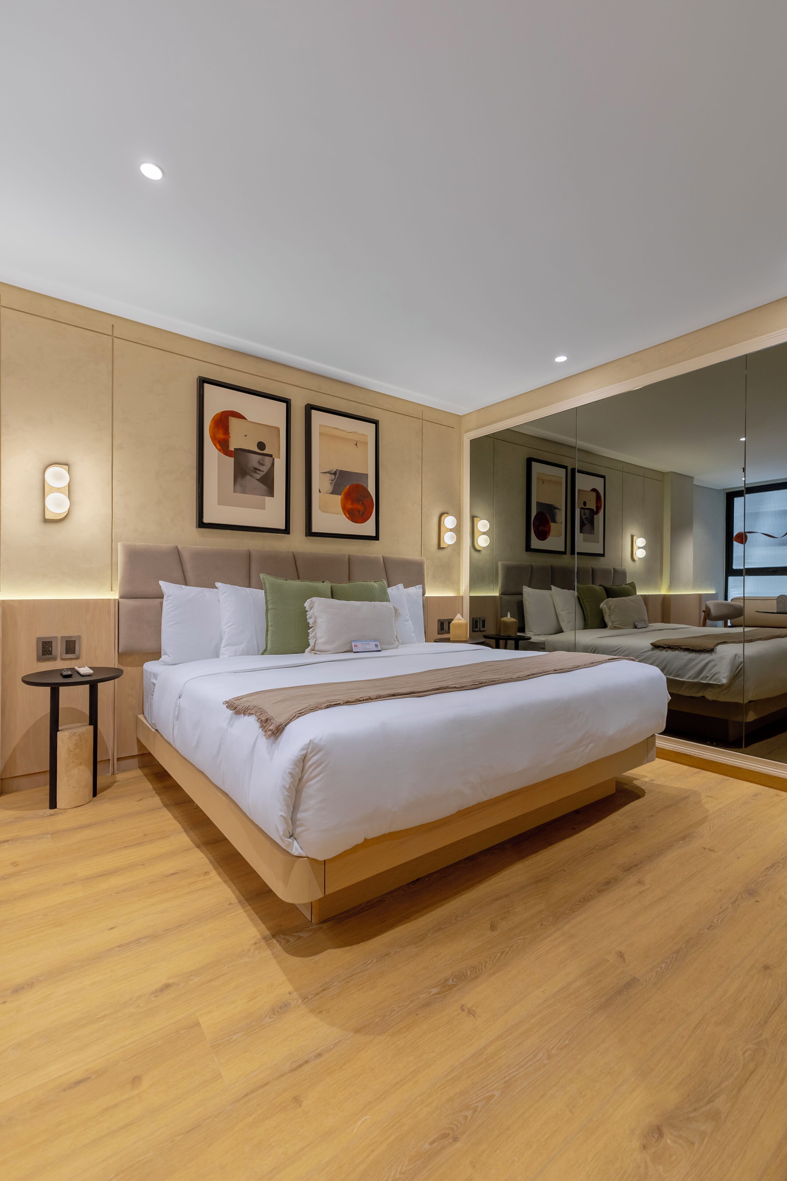 Design Studio | In-room safe, laptop workspace, blackout drapes, iron/ironing board