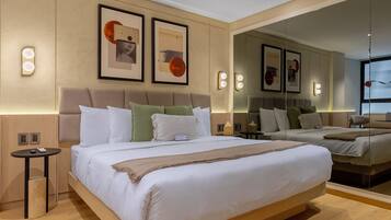 Design Studio | In-room safe, laptop workspace, blackout drapes, iron/ironing board