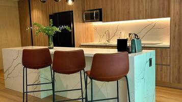 Superior Apartment, Balcony, City View | Private kitchen