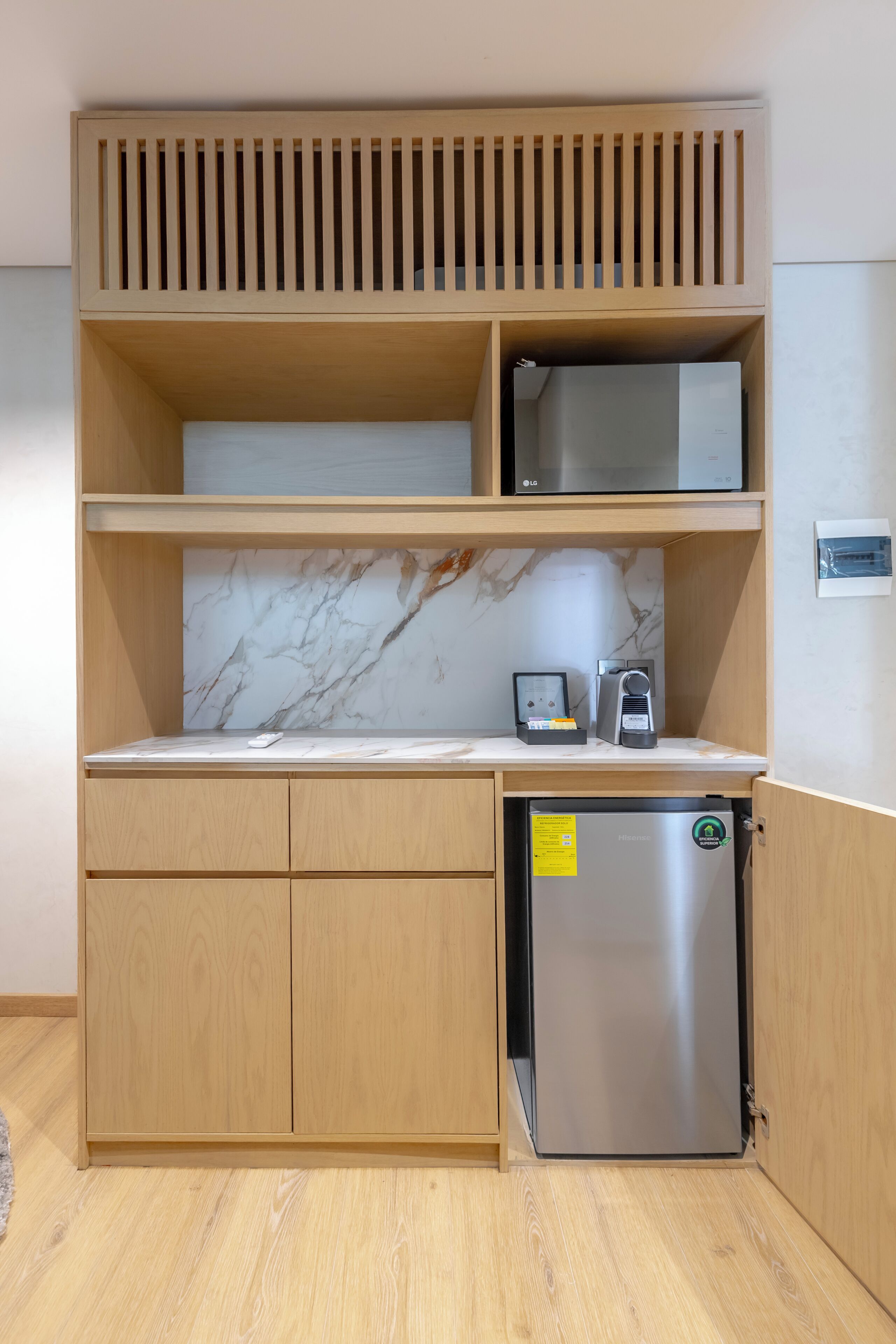 Estudio Deluxe | Caja fuerte, espacio para trabajar con un portátil, cortinas opacas