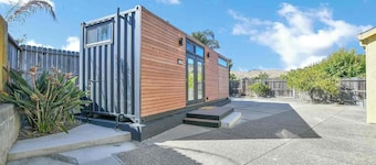 Modern Container Home Monthly Stay W/D + WiFi