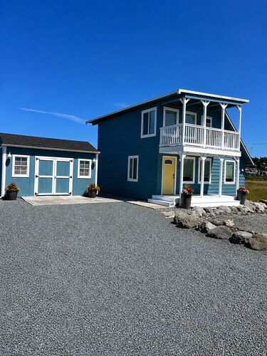 Cozy cottage on Admiralty Bay in charming Coupeville with beautiful water views