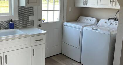 Cozy cottage on Admiralty Bay in charming Coupeville with beautiful water views