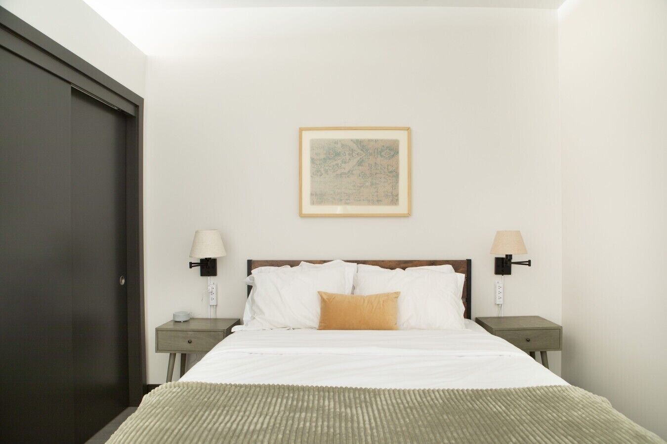 Desk, iron/ironing board, WiFi, bed sheets