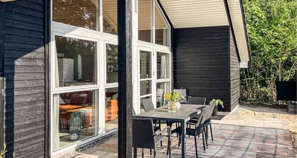 4 bedroom lovely home in Ebeltoft