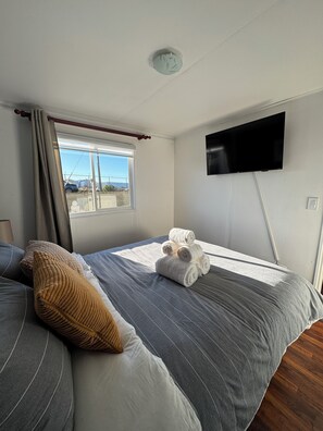 2 bedrooms, iron/ironing board, WiFi (free), bed sheets