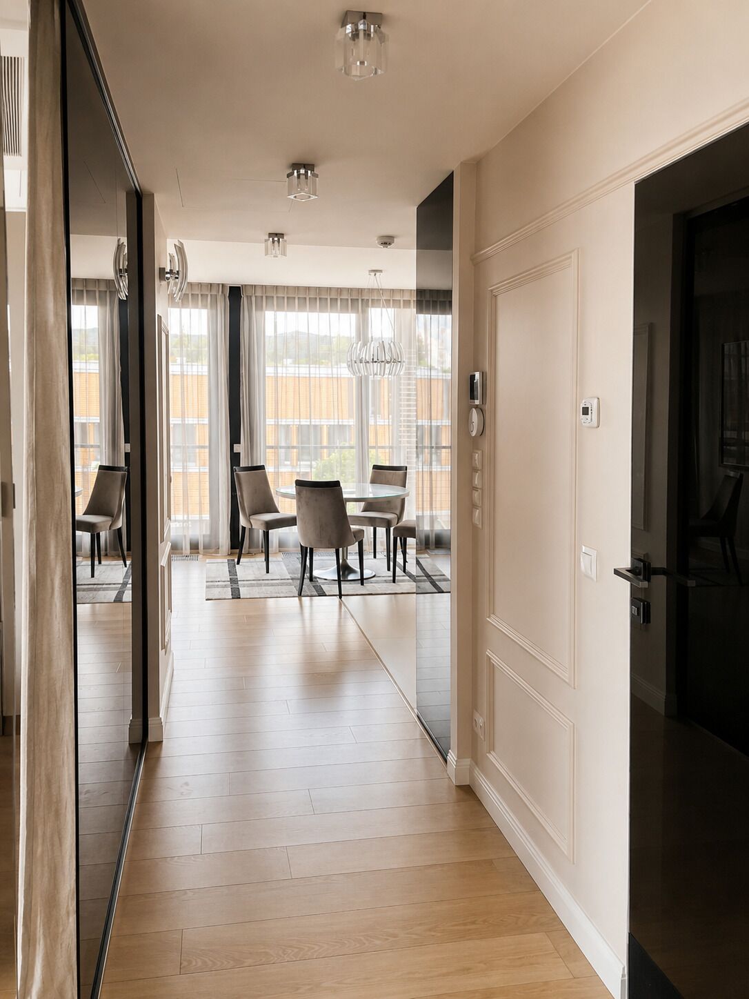 Deluxe Apartment, City View | Living room