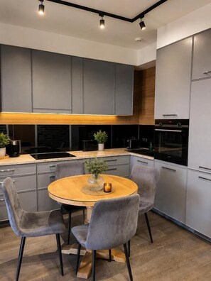 Deluxe Apartment, City View | Private kitchen - Marina River Apartments - Wrocław Centre (Wrocław)