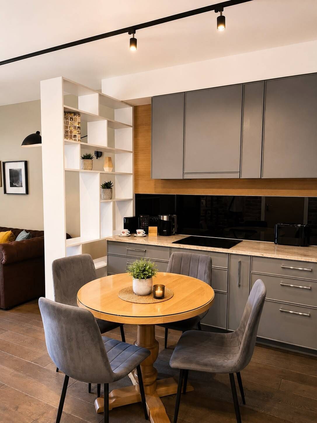 Deluxe Apartment, City View | Bathroom | Free toiletries, hair dryer, towels, soap