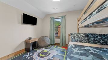 3 bedrooms, WiFi (free), bed sheets
