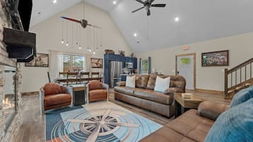 Smart TV, fireplace