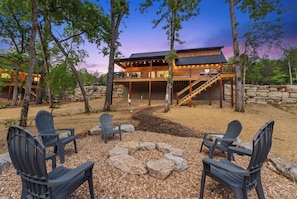 A lodge with a deck, outdoor seating, and a stone fire pit. - 3BR Cabin, Sleeps 8, Fire Pit + Hot Tub (Hollister)
