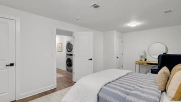 4 bedrooms, iron/ironing board, WiFi, bed sheets