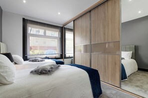 3 bedrooms, iron/ironing board, WiFi, bed sheets