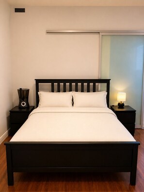 1 bedroom, desk, iron/ironing board, WiFi (free)