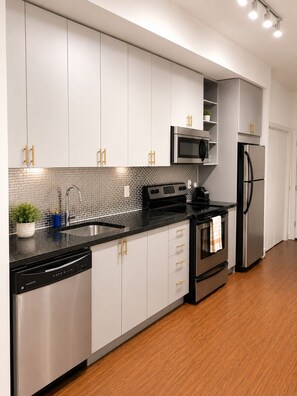 Fridge, microwave, oven, stovetop