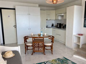 Interior - Studio panoramic view, AC, pool - 4 guests (Saint-Raphaël)
