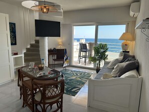 Living area - Studio panoramic view, AC, pool - 4 guests (Saint-Raphaël)